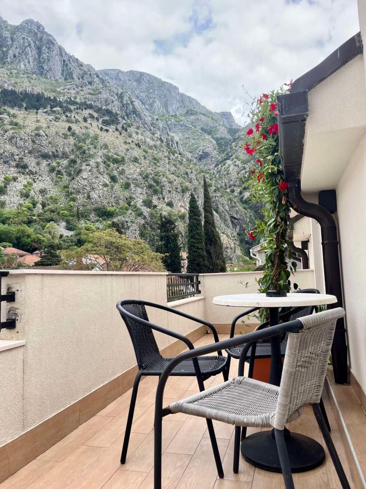 Garni Hotel Tianis โกตอร์ ภายนอก รูปภาพ